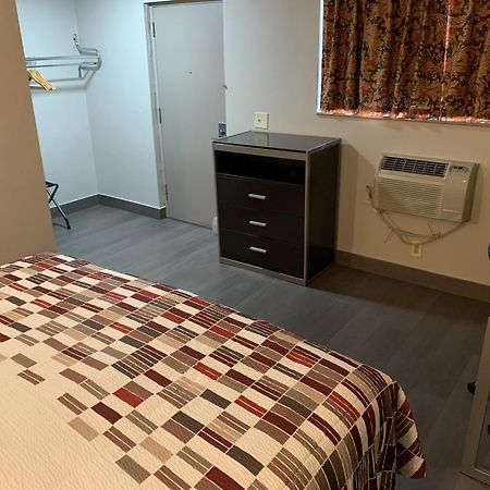 Red Roof Inn Copiague Екстериор снимка