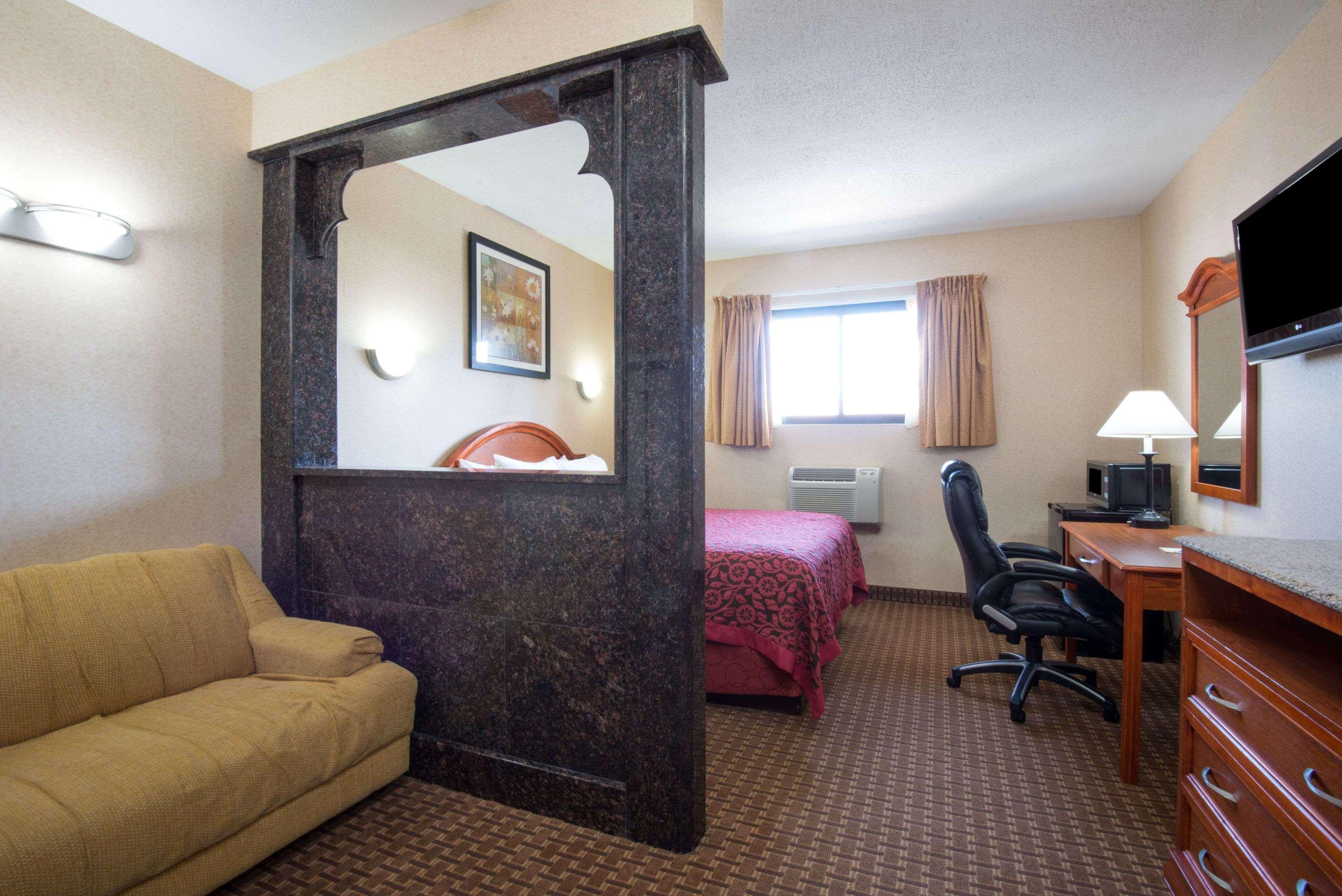 Red Roof Inn Copiague Екстериор снимка